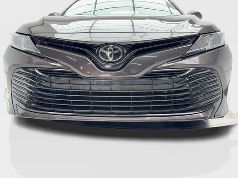 Used 2020 Toyota Camry LE image 6