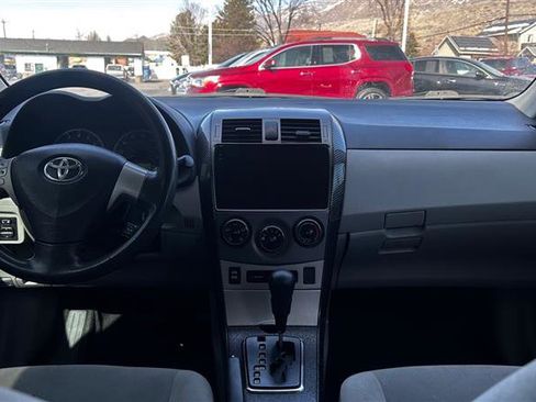 Used 2013 Toyota Corolla LE image 9