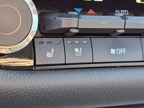 Used 2023 Toyota Tundra Limited image 6