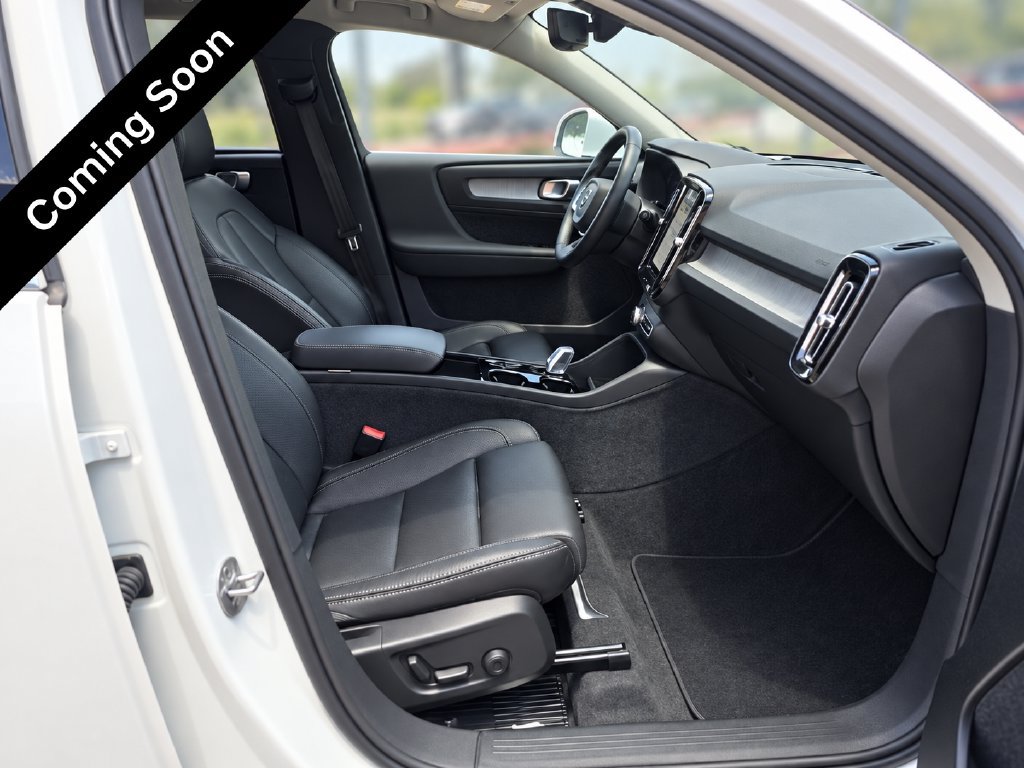 Certified 2025 Volvo XC40 B5 Plus AWD/4WD image 11