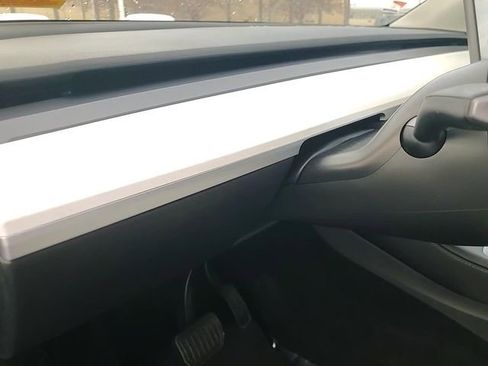 Used 2022 Tesla Model Y Long Range image 11