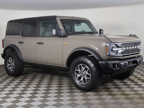 Used 2025 Ford Bronco Badlands AWD/4WD image 2