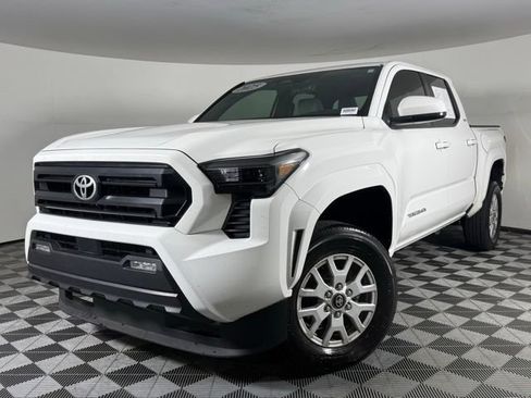 Used 2025 Toyota Tacoma SR5 AWD/4WD image 1