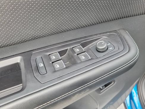 Used 2024 Volkswagen Atlas Cross Sport SE FWD image 28