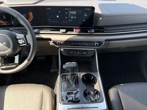 New 2025 Kia Carnival EX image 11