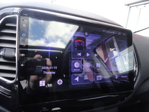 Used 2018 Jeep Compass Limited w/ Navigation Group image 17