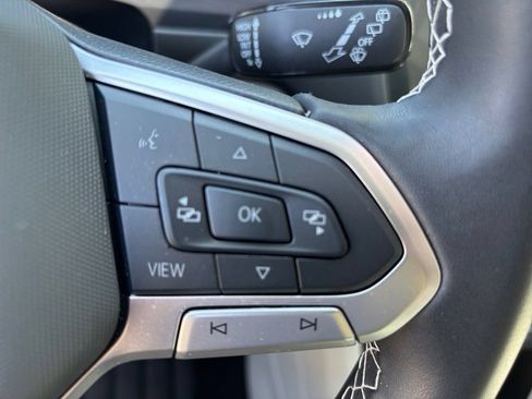 Used 2024 Volkswagen Tiguan SE AWD/4WD image 21