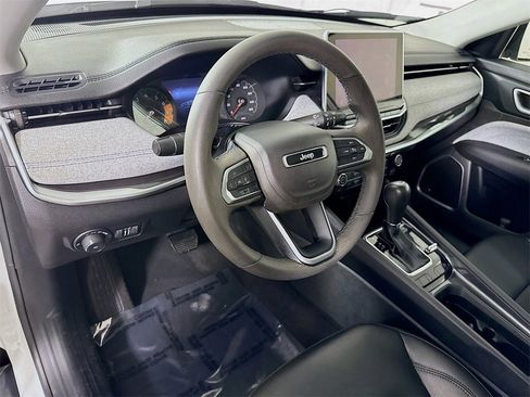 Used 2022 Jeep Compass Latitude w/ Sun and Sound Group image 19