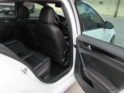 Used 2015 Volkswagen Golf 4-Door FWD image 25