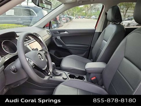 Used 2021 Volkswagen Tiguan SE w/ Panoramic Sunroof Package image 11