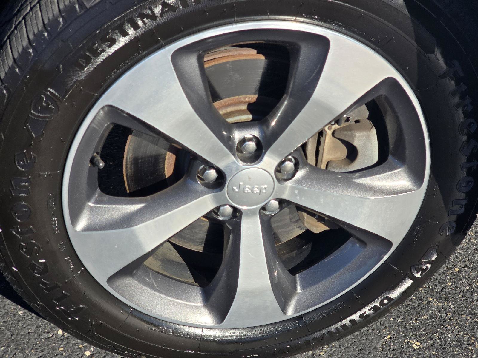 Used 2019 Jeep Cherokee Limited AWD/4WD image 9