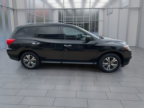 Used 2018 Nissan Pathfinder SV image 9