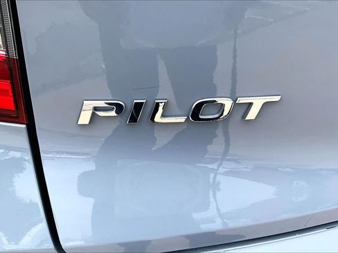 Used 2022 Honda Pilot Touring image 10