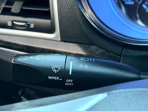 Used 2011 Chrysler 300 Limited RWD image 29