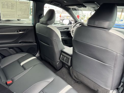 Used 2025 Toyota Camry SE image 35