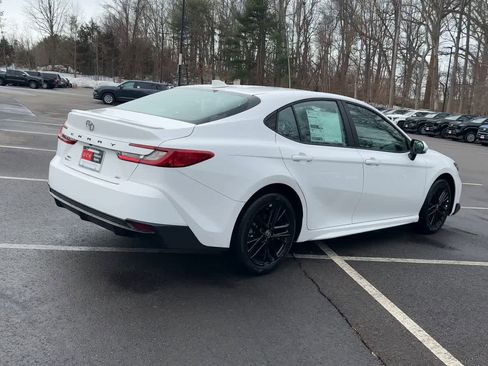 New 2026 Toyota Camry SE image 8