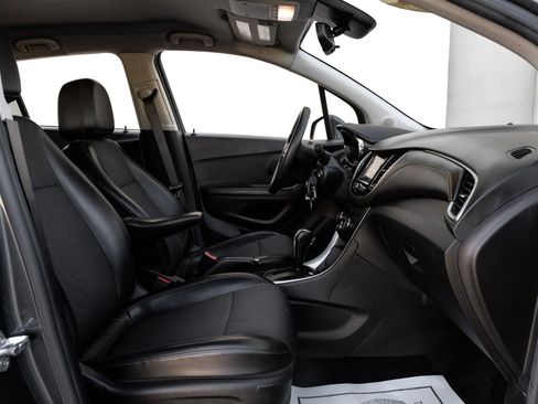 Used 2021 Chevrolet Trax LT image 34