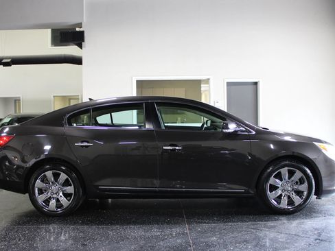 Used 2013 Buick LaCrosse Leather w/ Entertainment Package FWD image 2