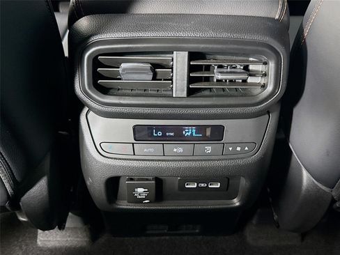 Used 2023 Honda Pilot TrailSport image 24
