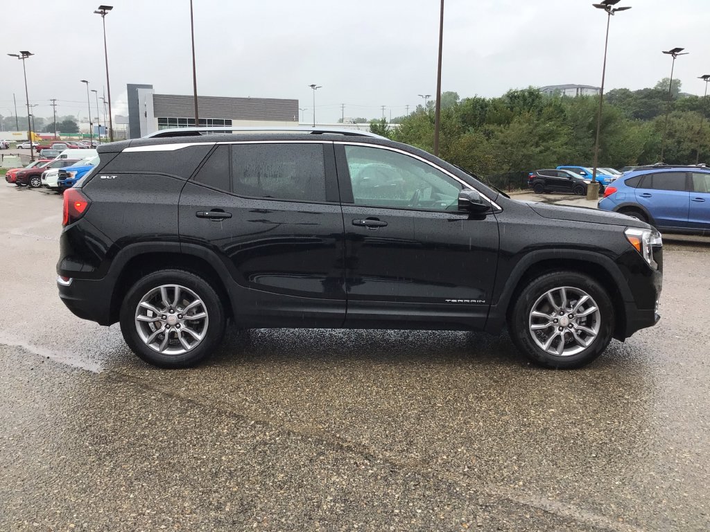 Used 2024 GMC Terrain SLT AWD/4WD image 7