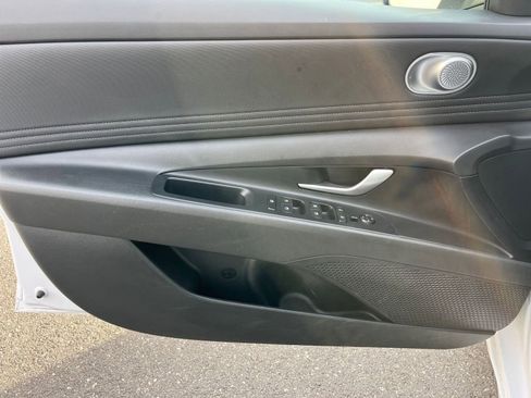 Used 2025 Hyundai Elantra SEL image 20