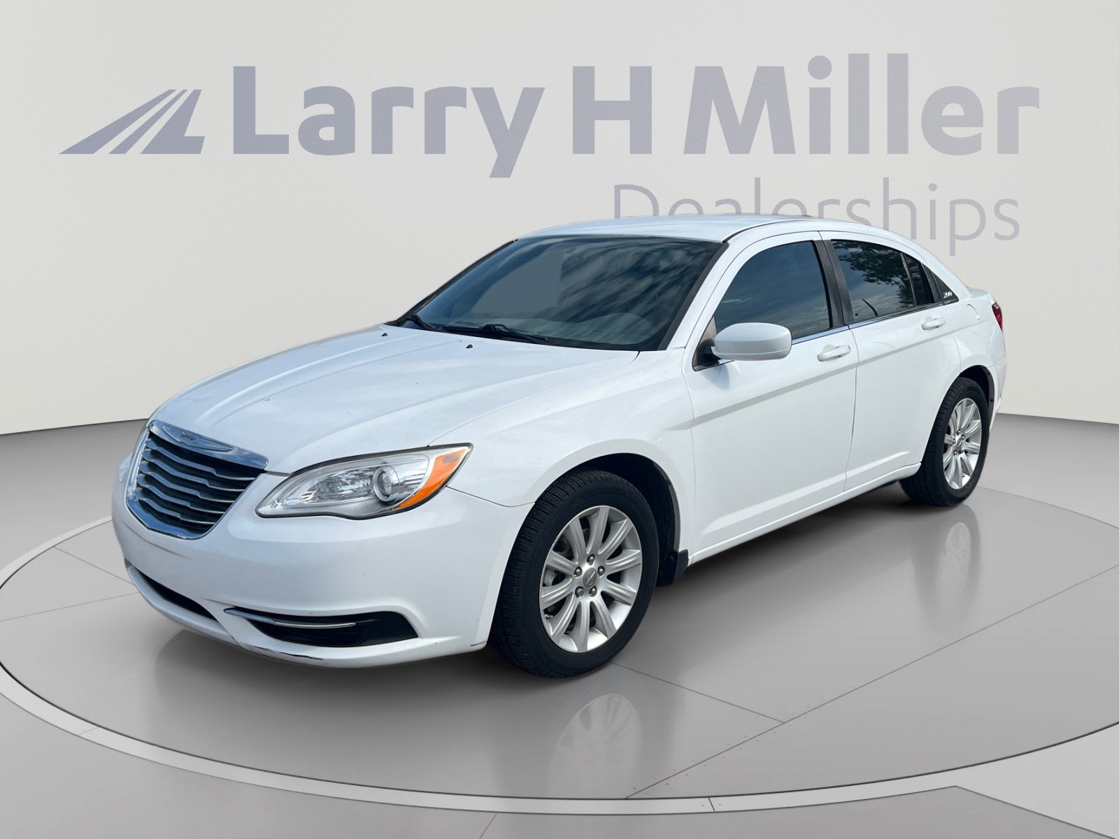 Used 2013 Chrysler 200 Touring FWD image 1