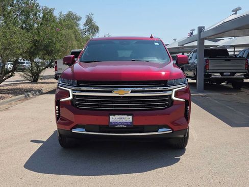 Used 2024 Chevrolet Suburban LT w/ LT Signature Package RWD image 3