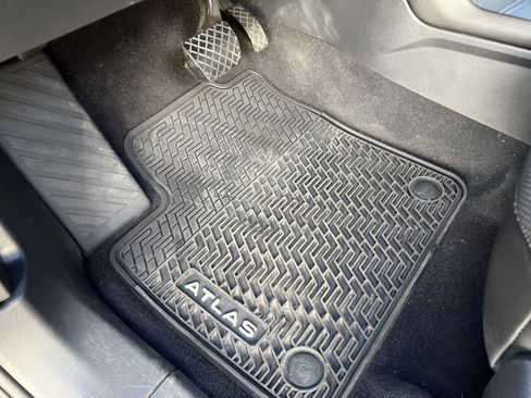 Certified 2025 Volkswagen Atlas SE image 15