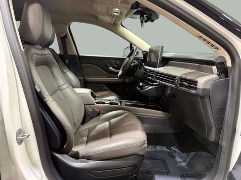 Certified 2023 Lincoln Corsair Reserve image 24