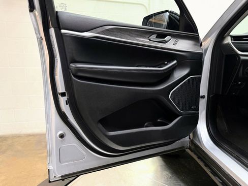 Used 2021 Jeep Grand Cherokee L Limited image 12