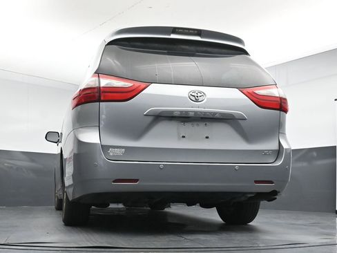 Used 2016 Toyota Sienna XLE Premium FWD image 22