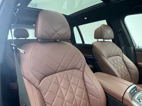 Used 2023 BMW X7 xDrive40i w/ Premium Package image 7
