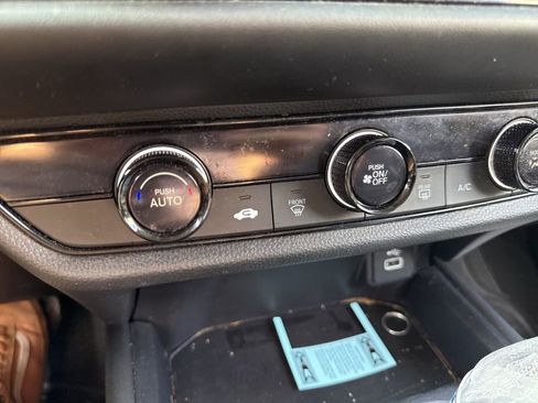 Used 2023 Honda HR-V LX image 23