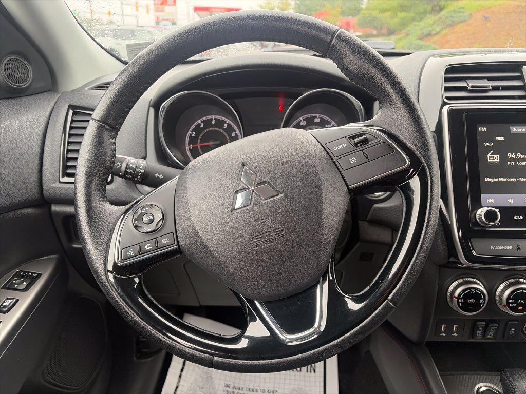 Used 2025 Mitsubishi Outlander Sport SE AWD/4WD image 14