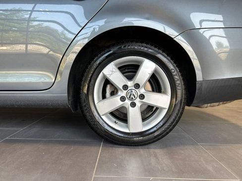 Used 2009 Volkswagen Jetta SE FWD image 38