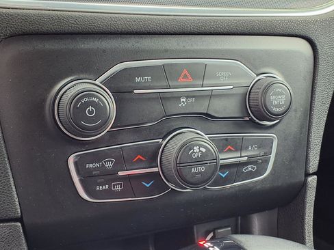 Used 2017 Dodge Charger SXT image 9