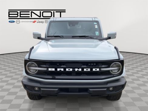 Used 2023 Ford Bronco Outer Banks image 3