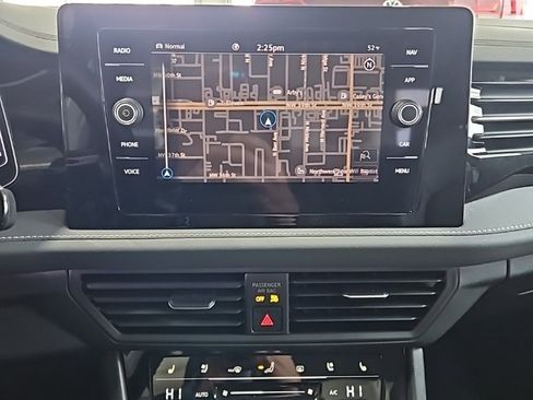 Used 2025 Volkswagen Jetta SEL image 32