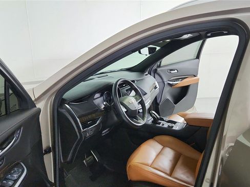 Used 2022 Cadillac XT4 Premium Luxury w/ Enhanced Visibility Package AWD/4WD image 9