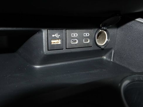 Used 2025 Toyota Highlander XLE AWD/4WD image 18