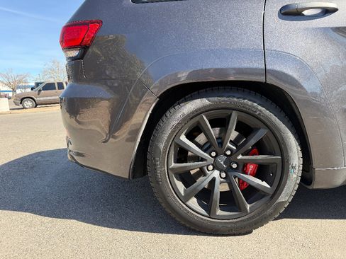Used 2016 Jeep Grand Cherokee SRT image 6