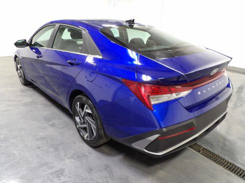 Used 2025 Hyundai Elantra SEL FWD image 6