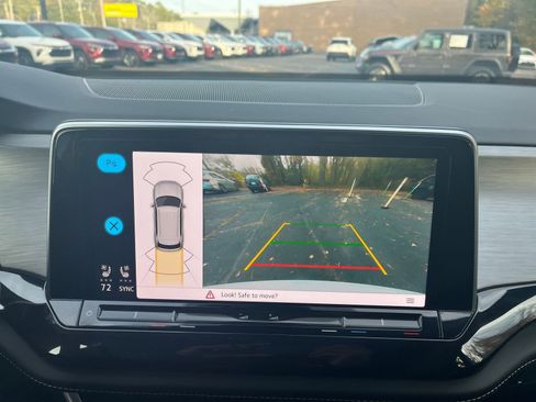 Used 2025 Volkswagen Atlas Cross Sport SE image 17