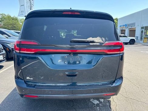 Used 2023 Chrysler Pacifica Touring-L w/ S Appearance Package AWD/4WD image 7