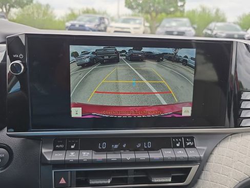 Used 2026 Toyota Camry XLE FWD image 23