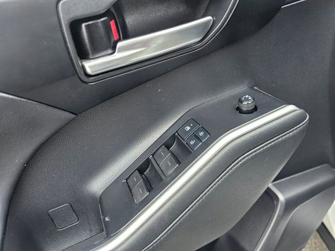 Used 2021 Toyota Highlander XLE AWD/4WD image 21