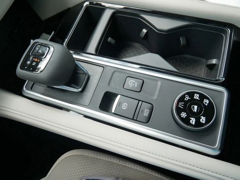 New 2025 Nissan Pathfinder SL image 9