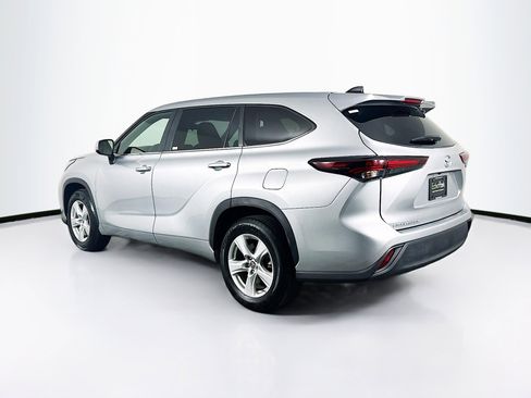 Used 2025 Toyota Highlander LE image 5