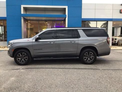 Used 2021 Chevrolet Suburban Z71 AWD/4WD image 2