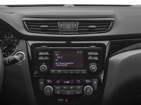 Used 2017 Nissan Rogue Sport SV w/ SV Premium Package AWD/4WD image 18